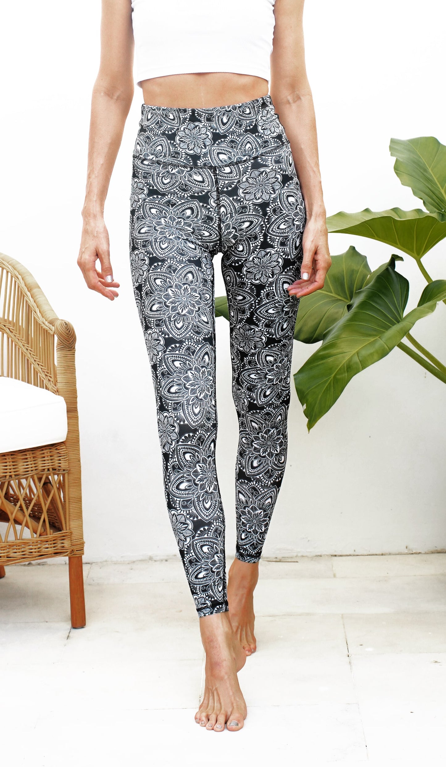 Long Legging - Black and White Mandala