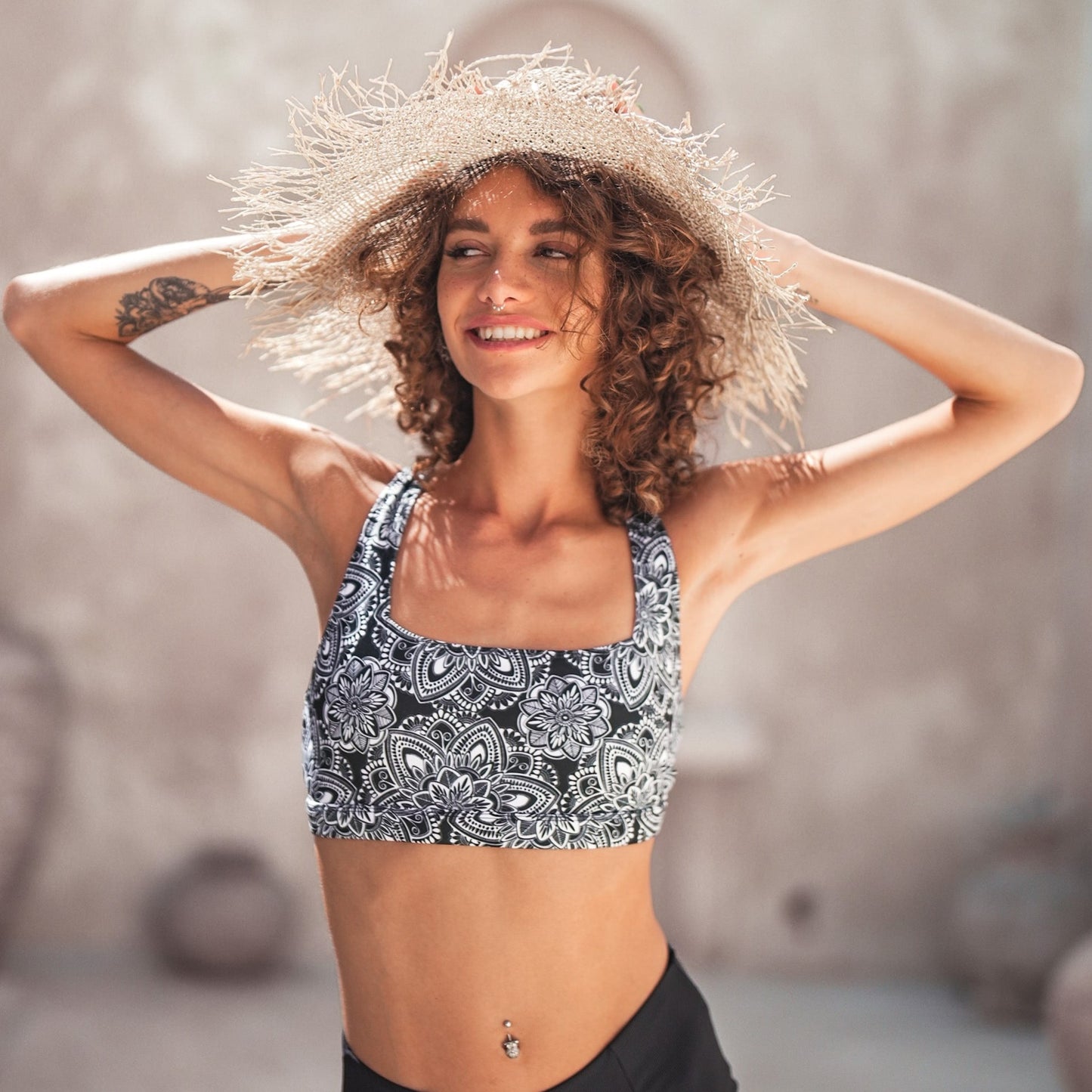 Crop + High-waist Bikini Set - Black and White