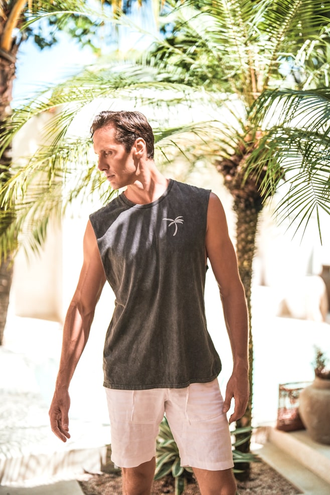 Muscle Singlet Palm Tree - Stone Washed Black