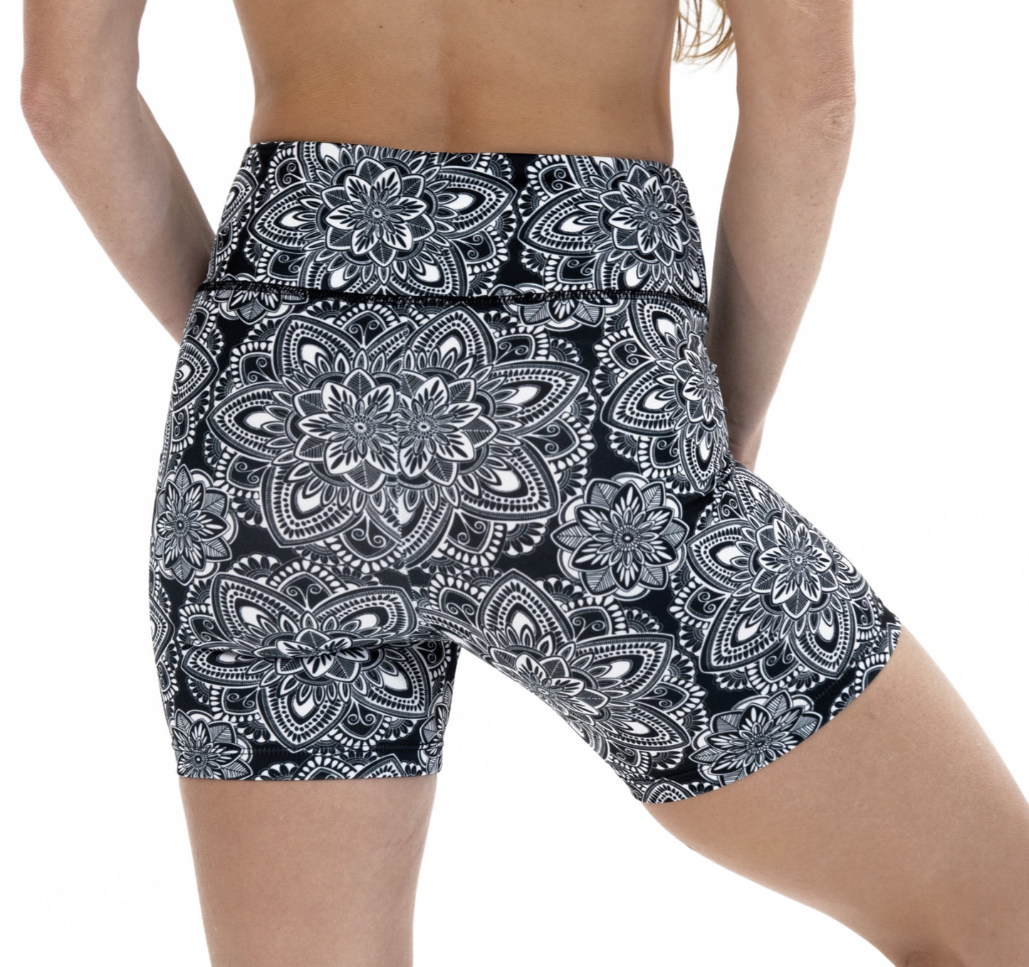 Bike Shorts + Crop Activewear Set - Patterned Mandala Black ans White