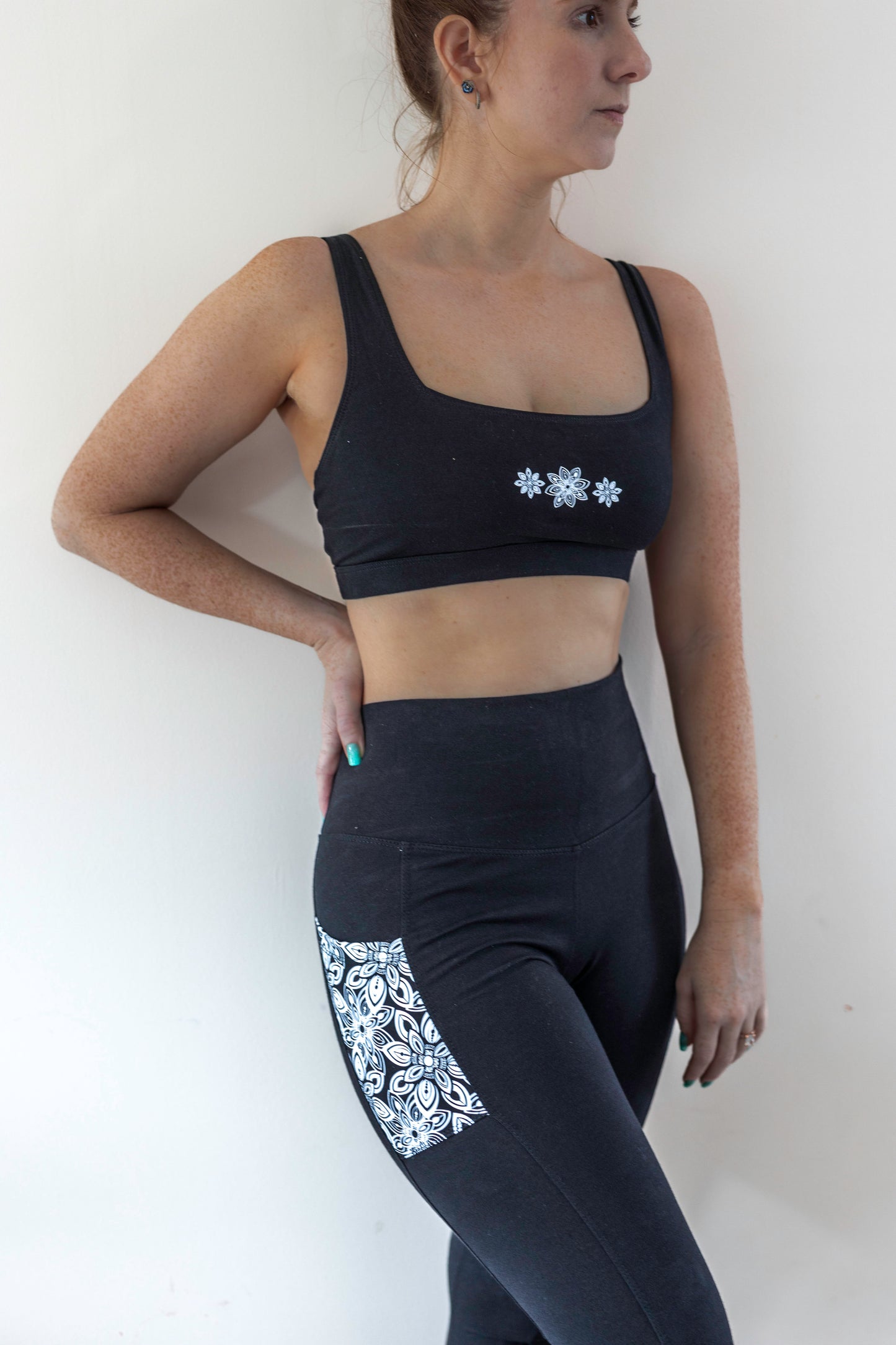 Organic Cotton Leggings with Pocket – Black Mandala Print
