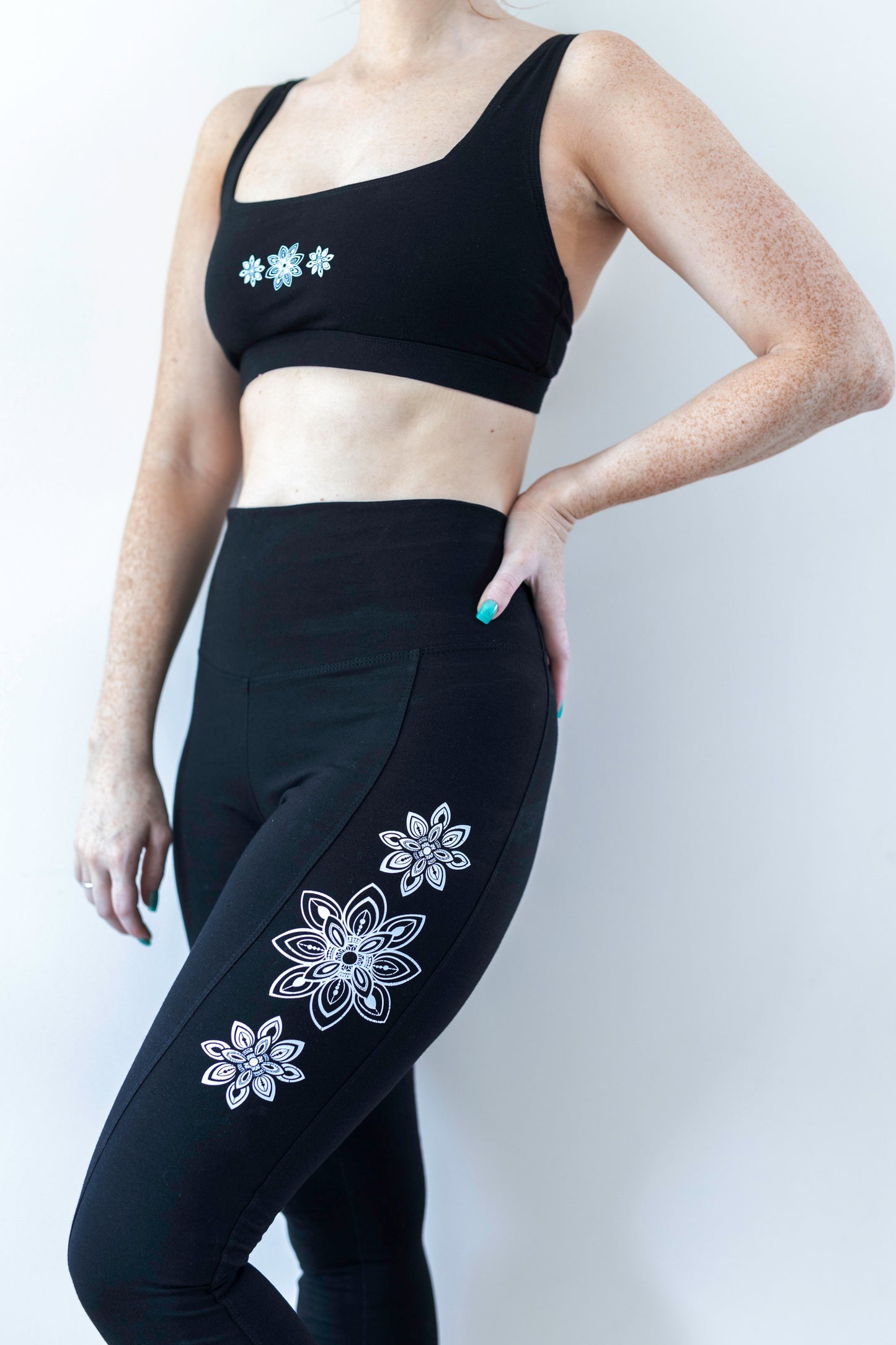 Organic Cotton Leggings with Pocket – Black Mandala Print