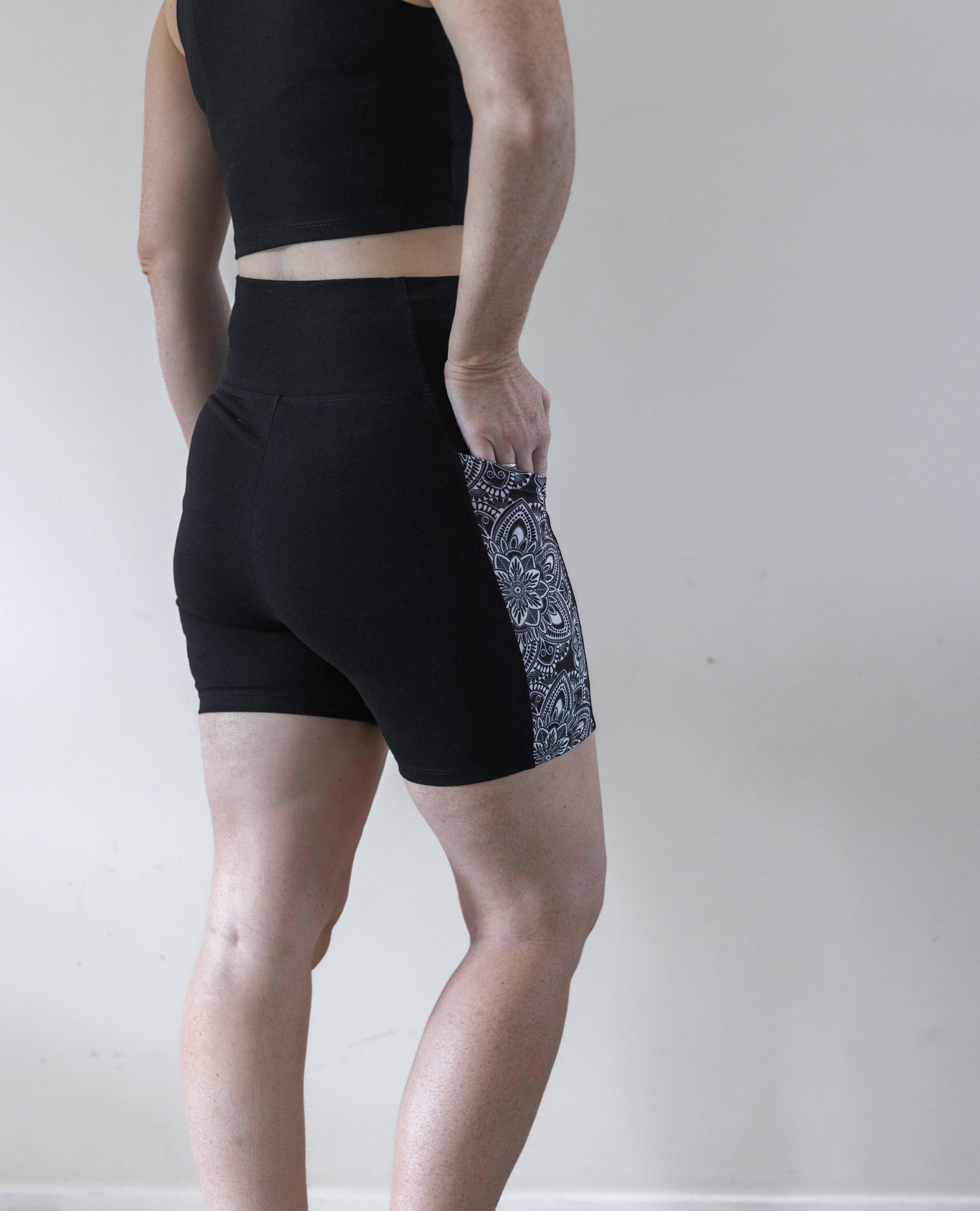Organic Cotton Bike Shorts with Phone Pocket – Black