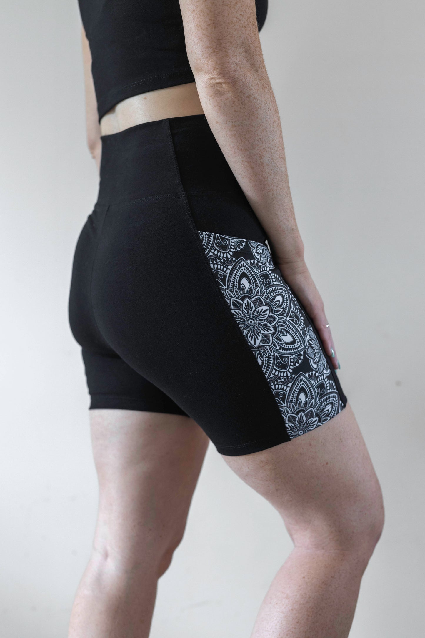 Organic Cotton Bike Shorts with Phone Pocket – Black