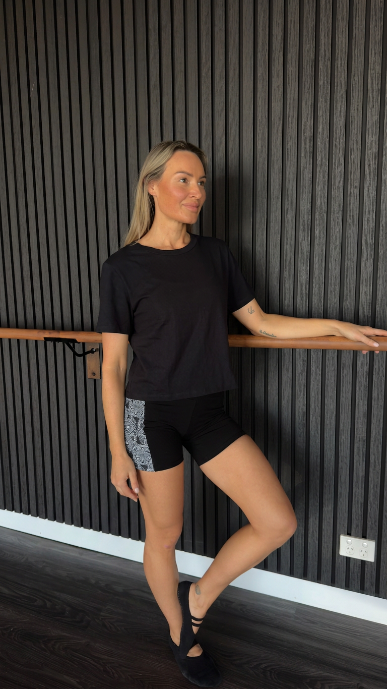 Organic Cotton Stretch Cropped T-shirt – Black | Natural Fabric