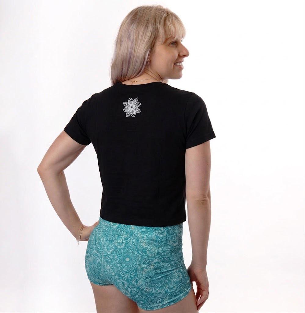 Organic Cotton Stretch Cropped T-shirt – Black | Natural Fabric